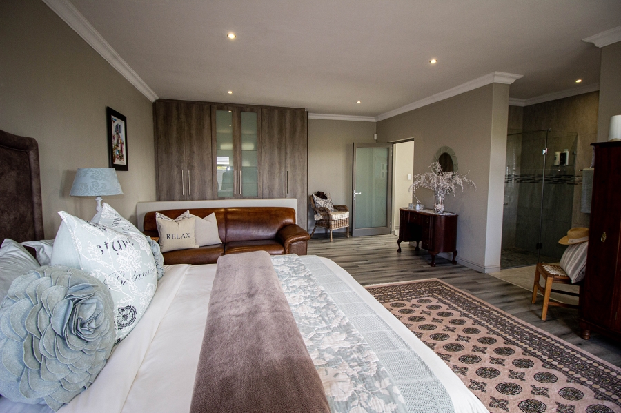 6 Bedroom Property for Sale in Kleinbaai Western Cape